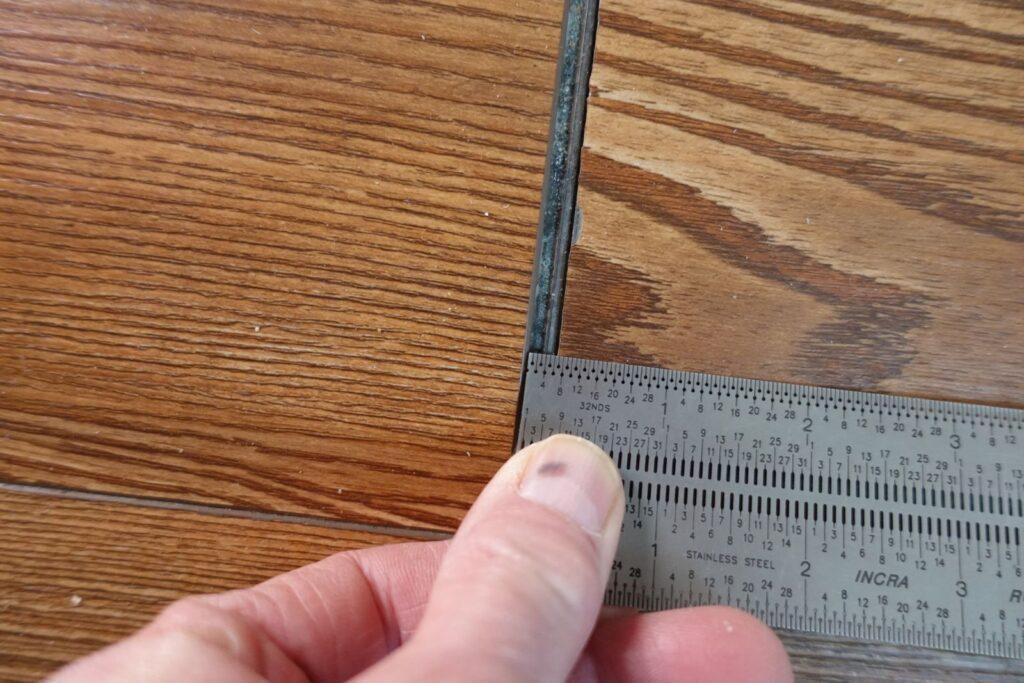 Measuring the gap in the end-joint.